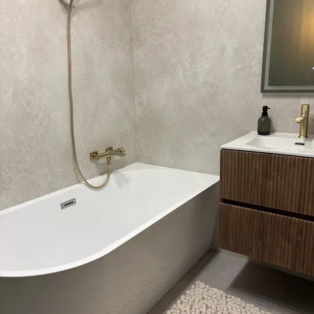 Hellowine Διαμέρισμα Έγκερ